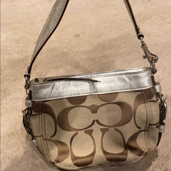 Coach Bucket Bag - Picture 3 of 4
